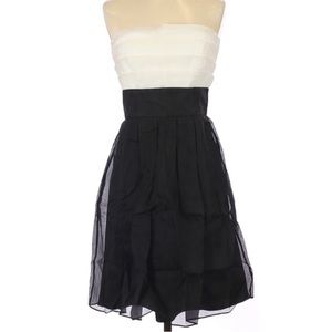 White House Black Market Sleeveless Black and White Mini Dress. Size 4. …